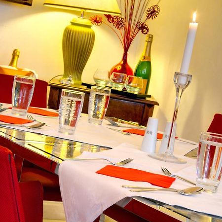 Hotel Three Storks Praga Exterior foto A table set for a meal