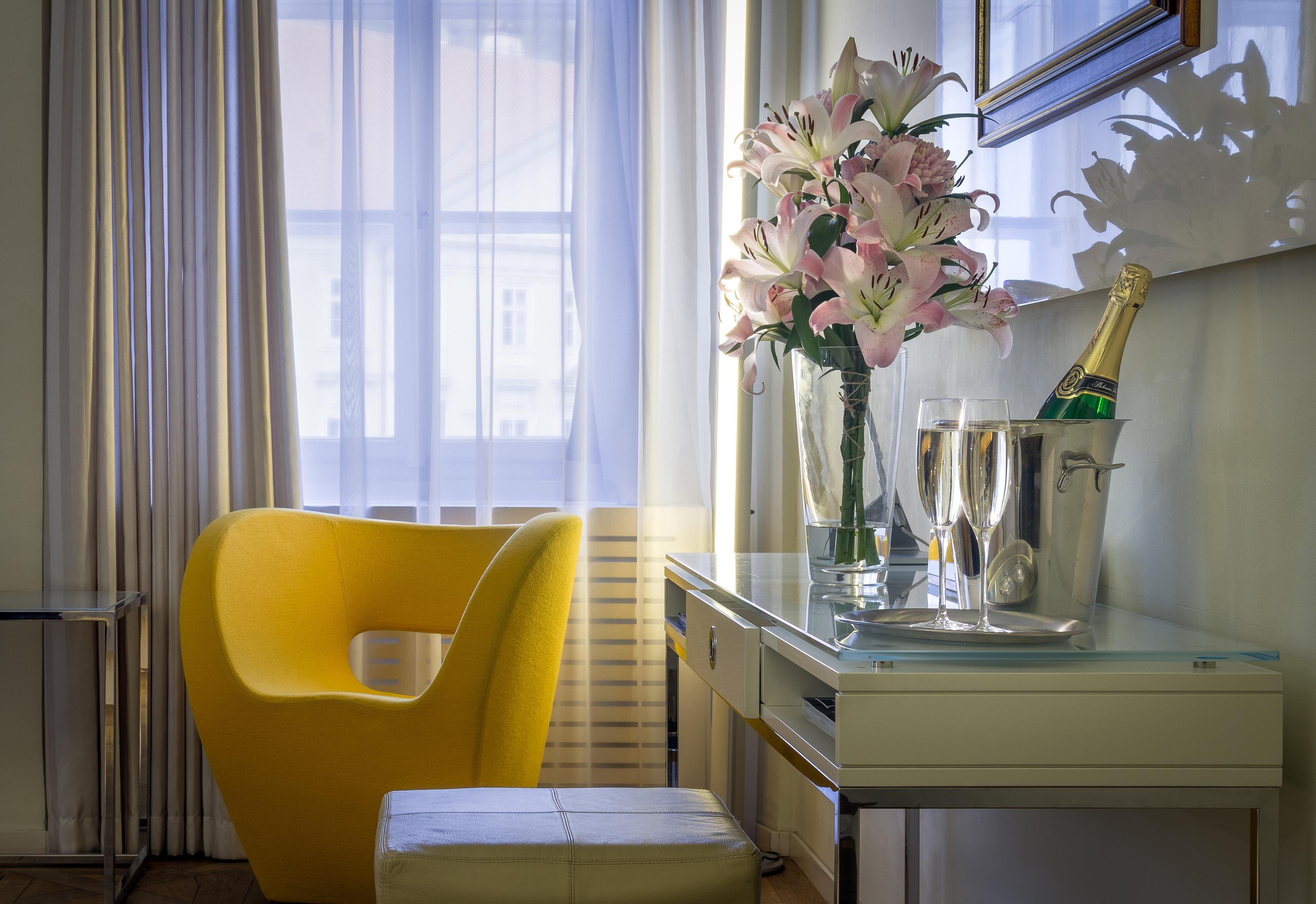 Hotel Three Storks Praga Exterior foto A room at the Mandarin Oriental