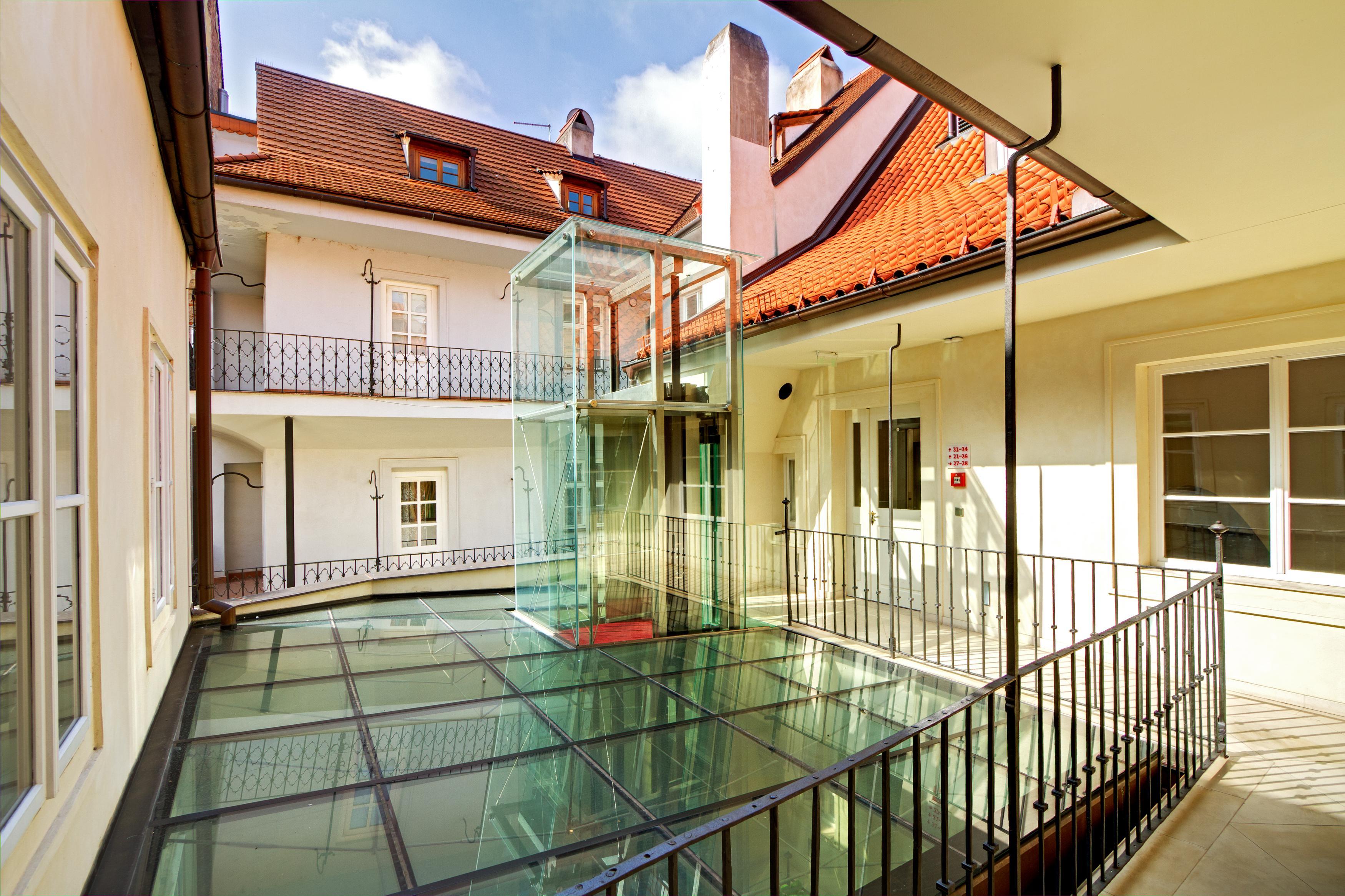 Hotel Three Storks Praga Exterior foto The courtyard of the museum