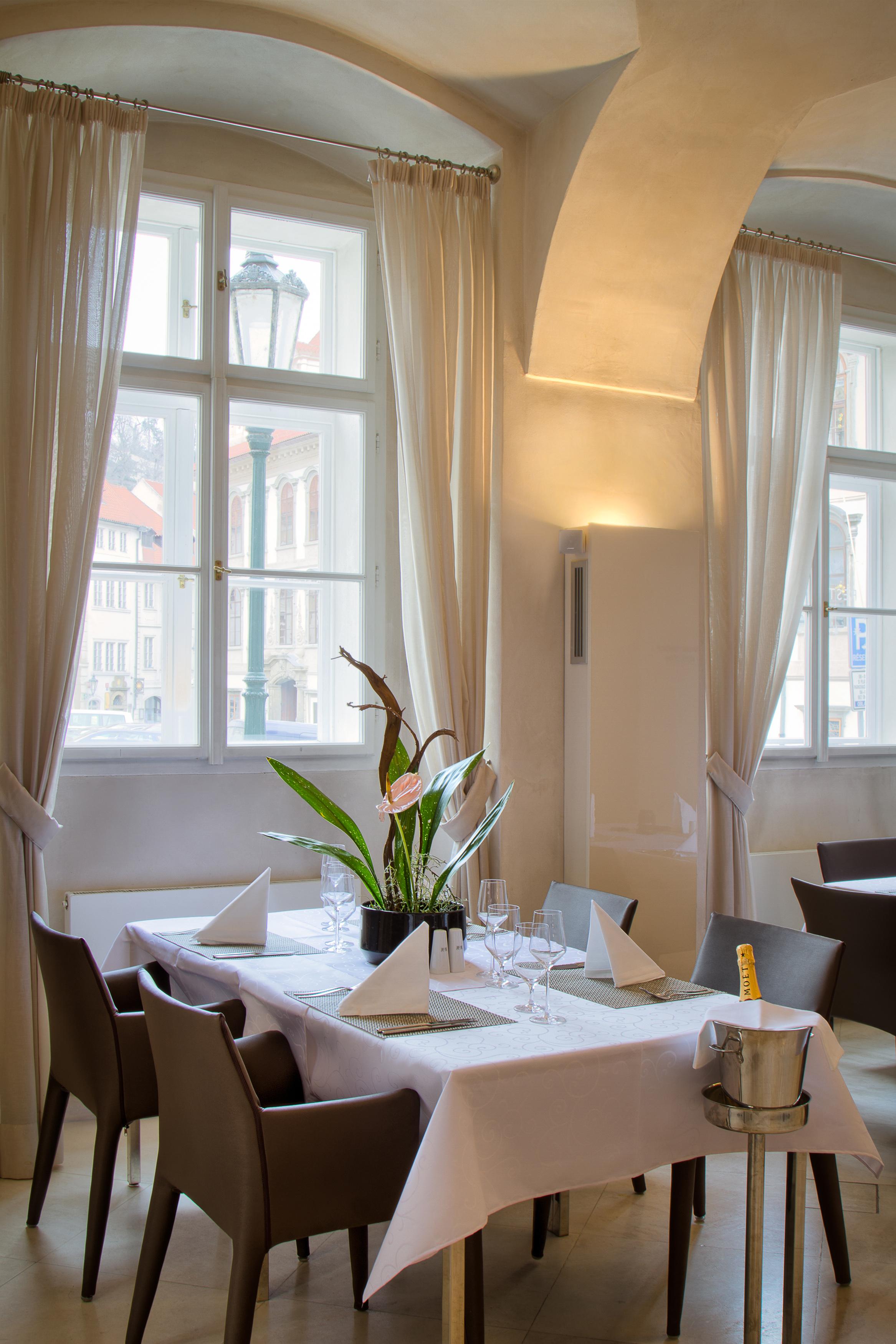 Hotel Three Storks Praga Exterior foto Restaurant