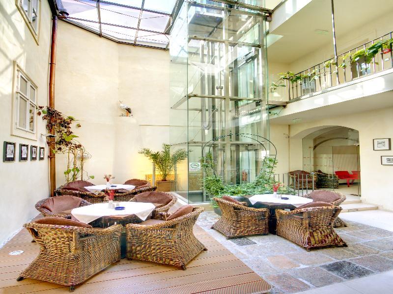 Hotel Three Storks Praga Exterior foto The interior of the hotel