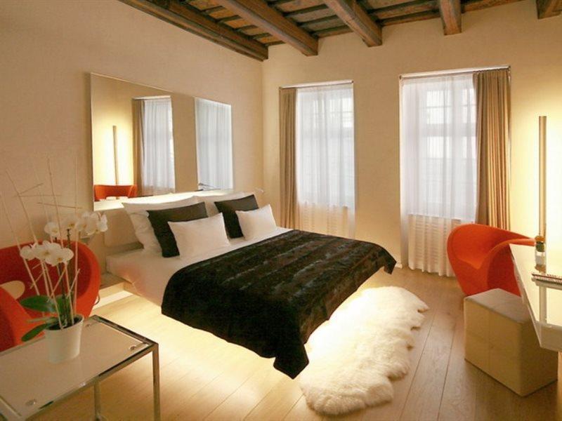 Hotel Three Storks Praga Exterior foto A room at the Hotel de Ligne