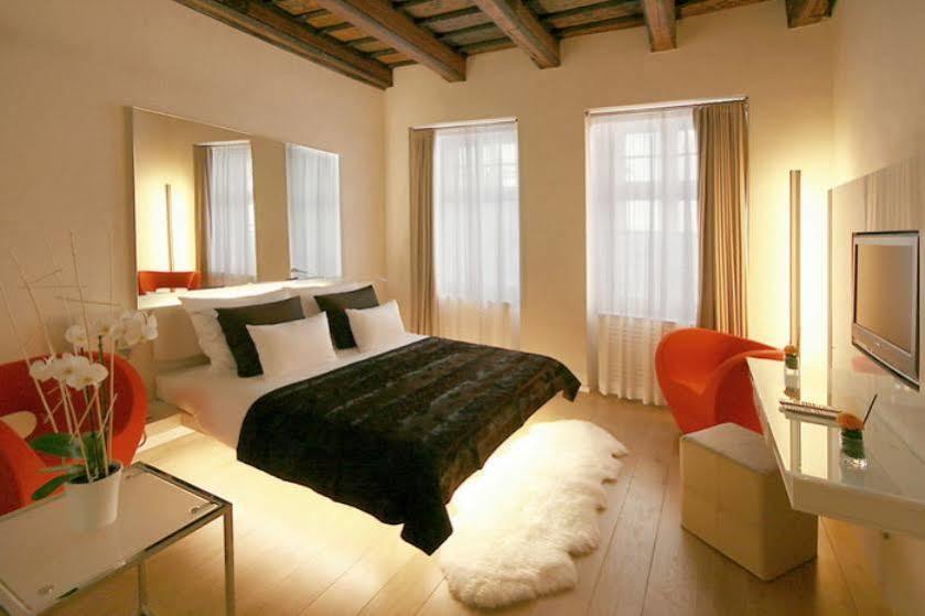 Hotel Three Storks Praga Exterior foto A room at the Hotel de Ligne