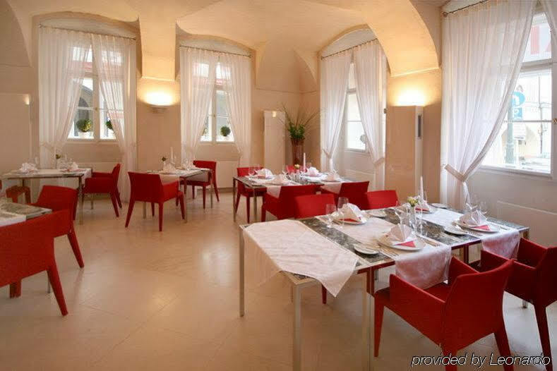Hotel Three Storks Praga Exterior foto Restaurant